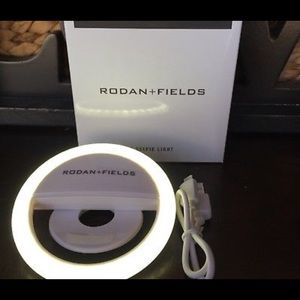 Rodan and Fields Selfie Light for phone